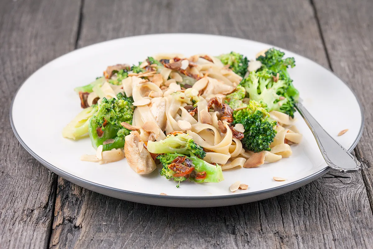 Creamy broccoli and chicken tagliatelle