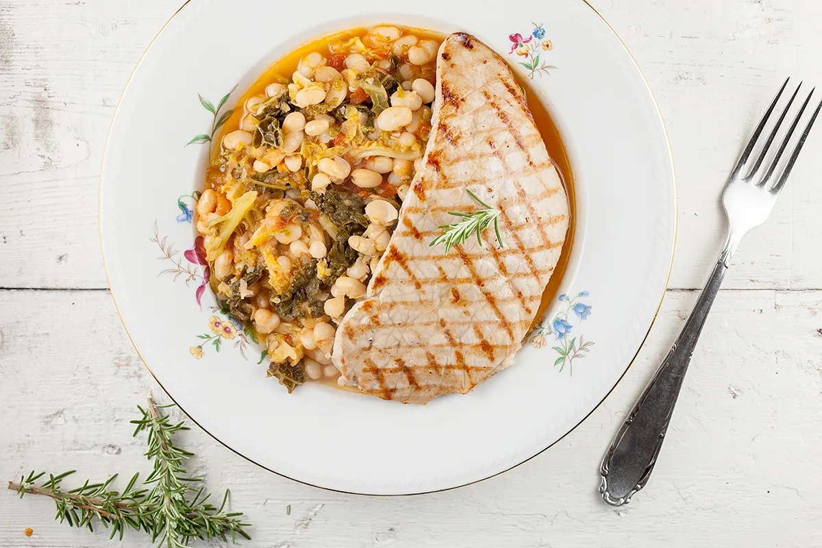 White bean stew with grilled veal