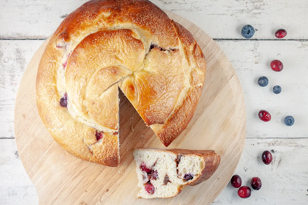 Brioche with fruit
