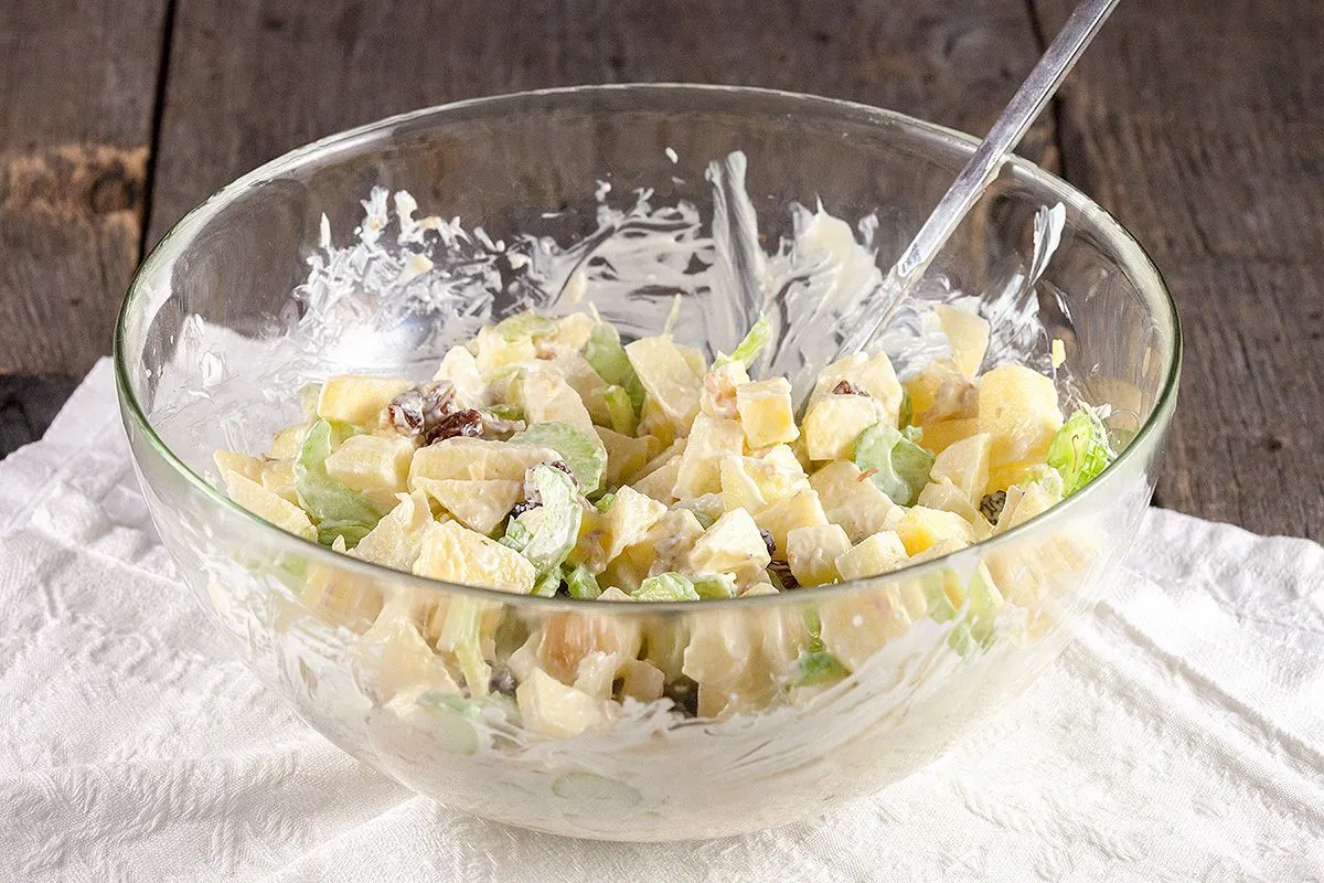 Crunchy apple salad