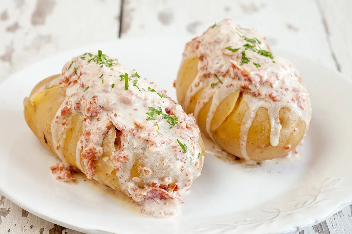 Bacon sauce with bbq potatoes