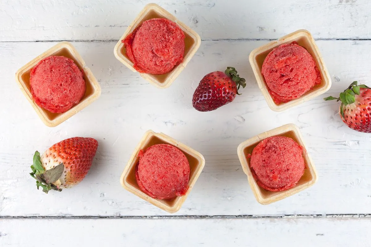 Strawberry sorbet - super easy recipe