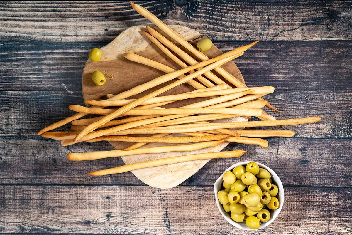 Italian grissini breadsticks - make your own