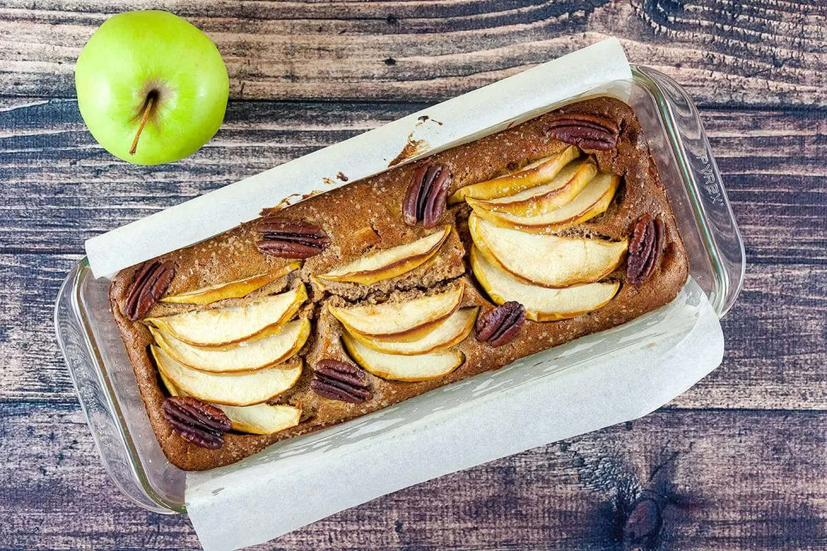 Apple Cake with cinnamon - amazing basic recipe