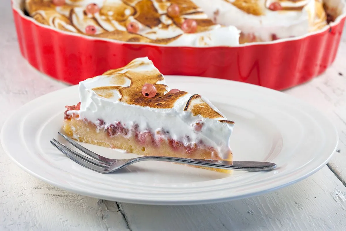 Pink currant and meringue pie