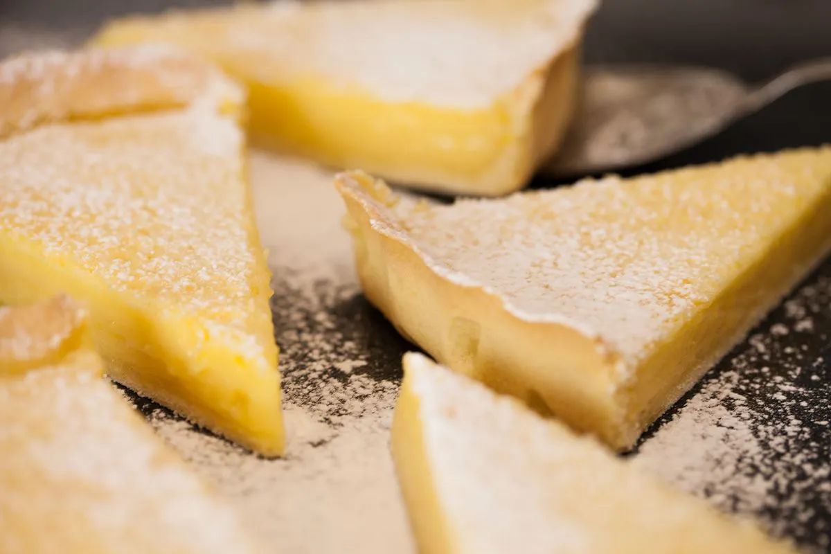 French lemon tart (tarte au citron)