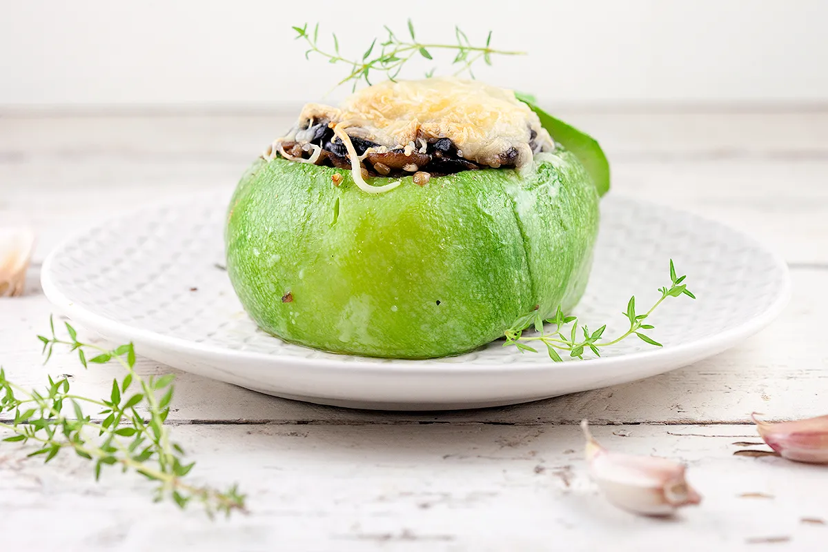 Garlic mushrooms stuffed zucchini