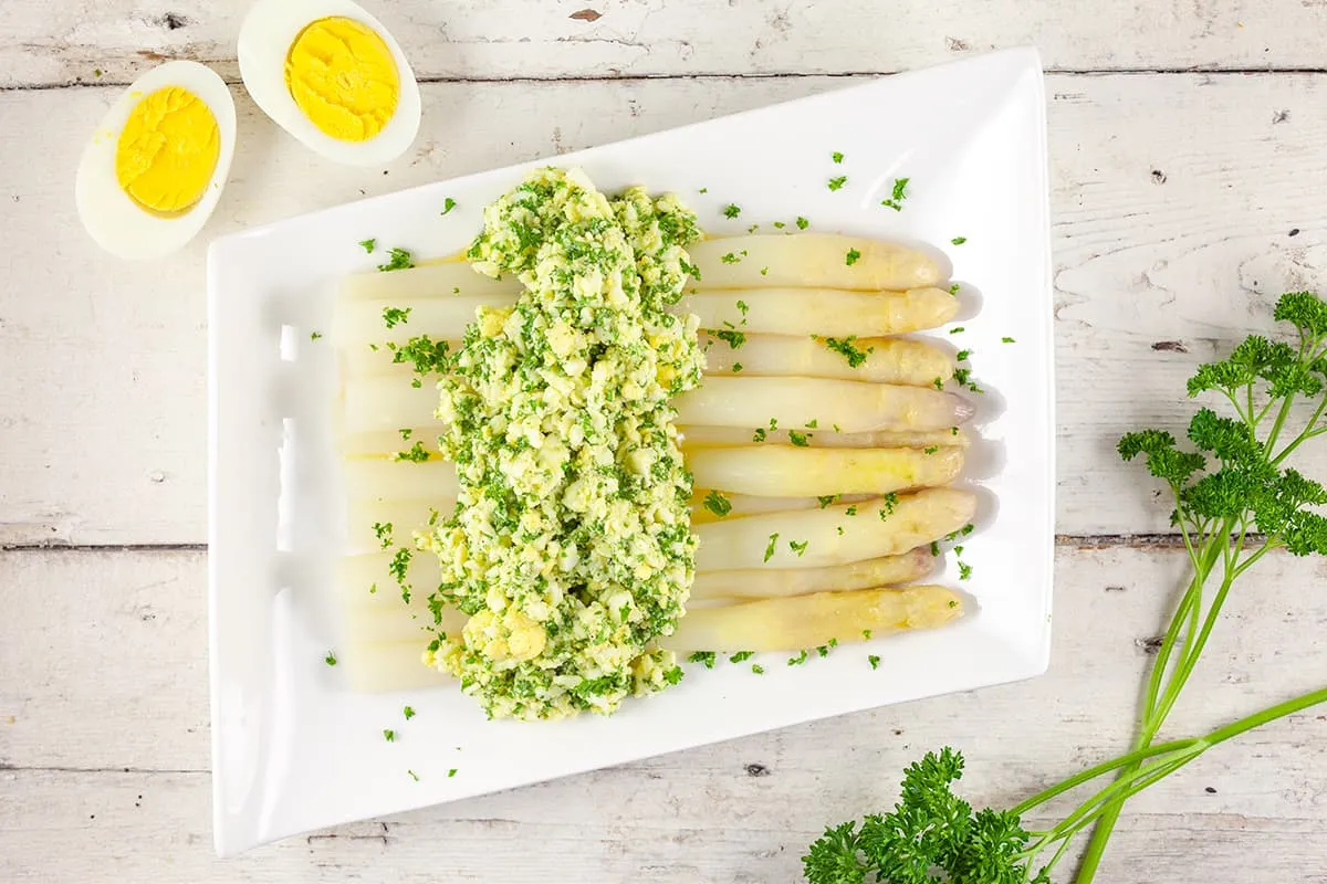 Asparagus à la Flamande