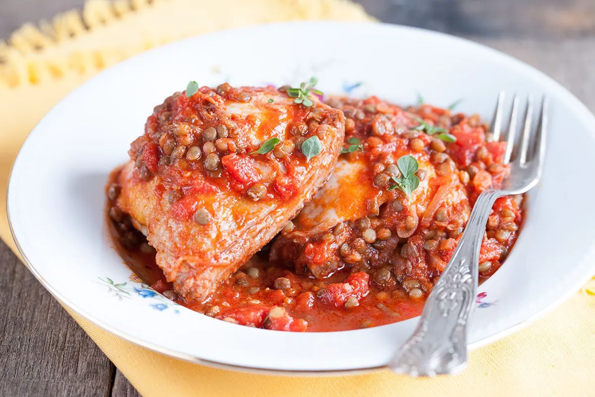 Chicken legs in a lentil and tomato sauce