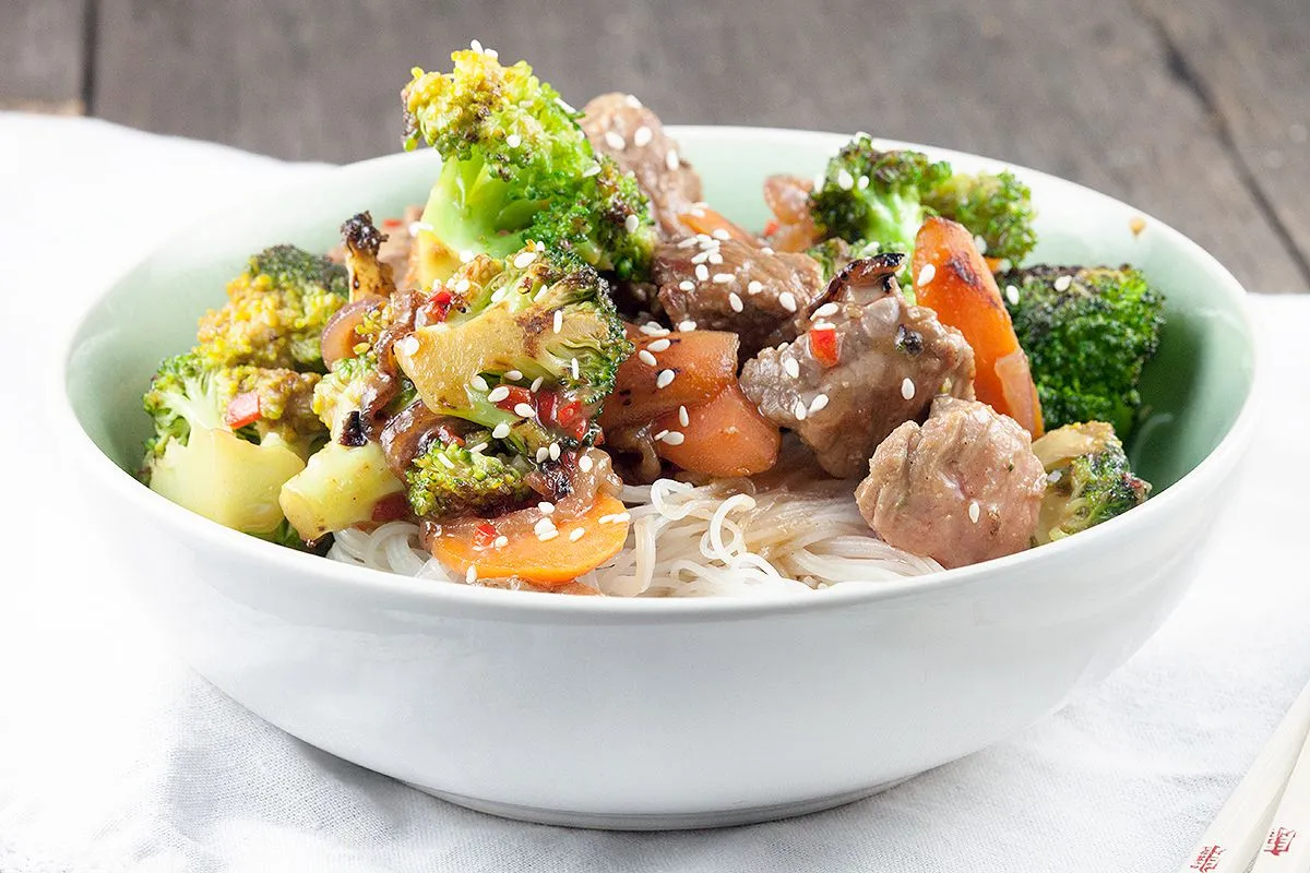 Beef stir fry with broccoli and hoisin sauce