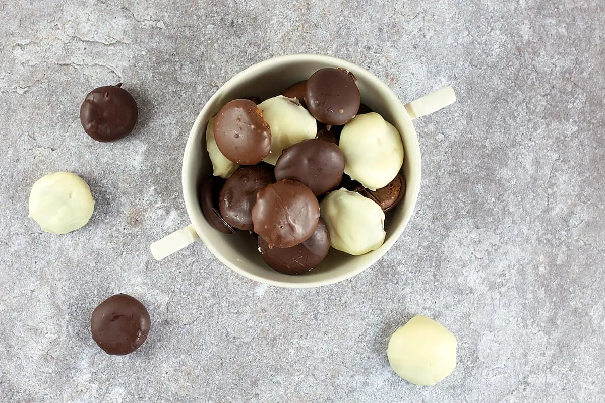 Dutch chocolate pepernoten biscuits