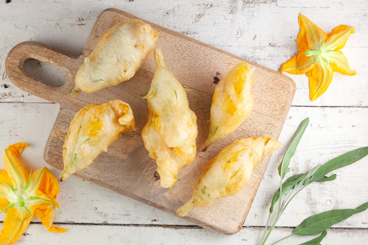 Fried zucchini blossoms