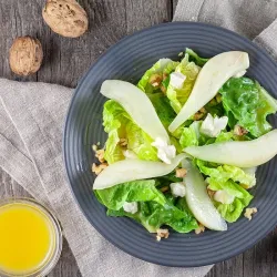 Recipe: Pear and gorgonzola salad
