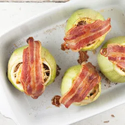 Recipe: Beef stuffed zucchini with cheese and bacon