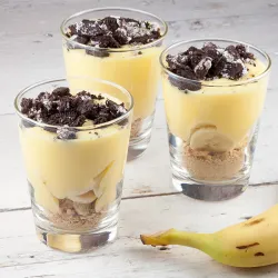 Recipe: Vanilla pudding with banana and oreo cookies