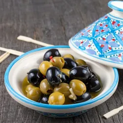 Recipe: Overnight marinated olives
