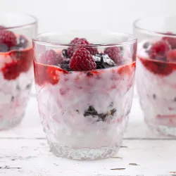 Recipe: Easy strawberry and raspberry dessert