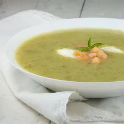 Recipe: Easy zucchini soup with shrimps