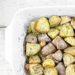 Recipe: Oven baked garlic Roseval potatoes