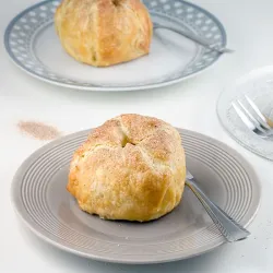 Recipe: Pastry-wrapped baked apples