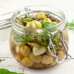 Recipe: Homemade marinated olives