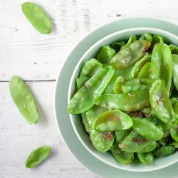 Recipe: Stir-fried snow peas with garlic and ginger