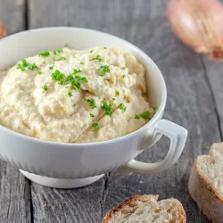 Recipe: Caramelised onion hummus