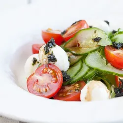 Recipe: Spiral cucumber mini mozzarella salad