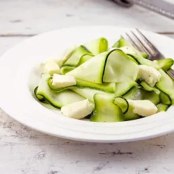 Recipe: Refreshing zucchini salad with mozzarella