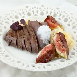 Recipe: Venison with fresh figs and cinnamon foam