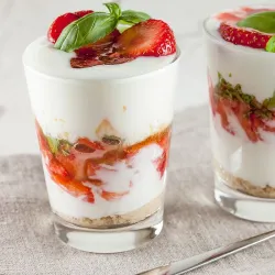 Recipe: Strawberry yoghurt dessert