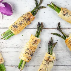 Recipe: Asparagus puff pastry bundles
