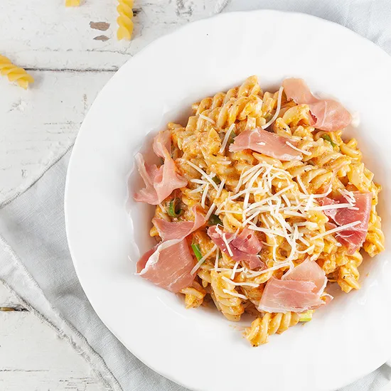 Recipe: Red pesto pasta with Serrano ham