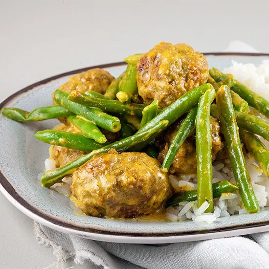 Recipe: Spiced meatballs with green beans and rice