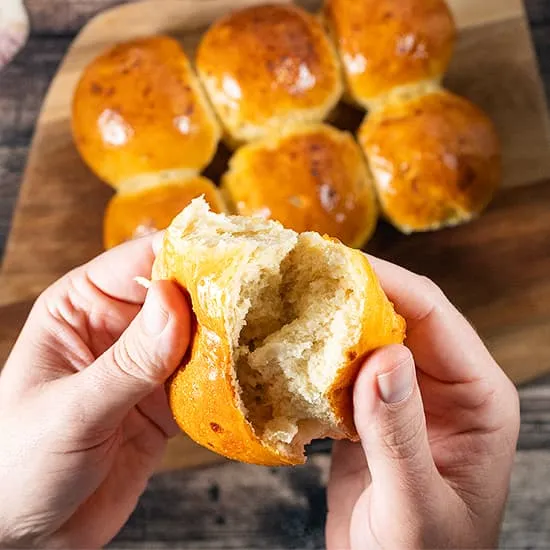 Recipe: Pull-apart bread with onion and garlic