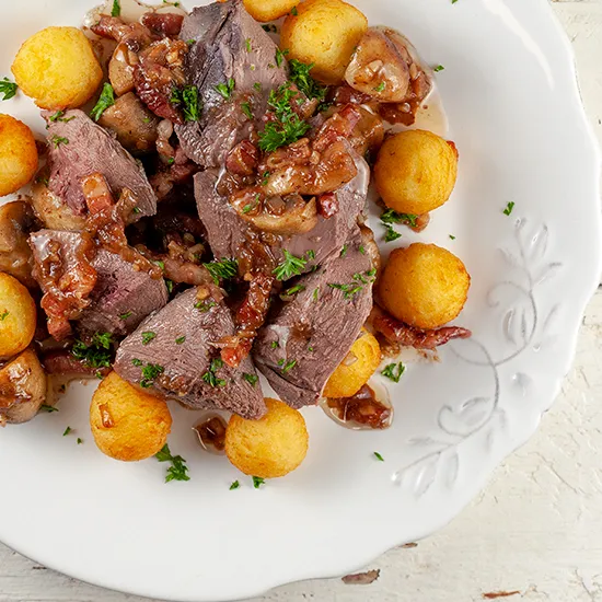 Recipe: Pigeon with mushroom and white wine sauce