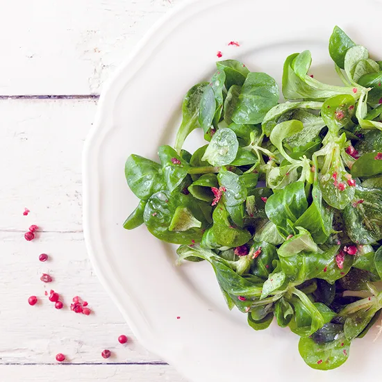 Recipe: Salad with pink peppercorn dressing