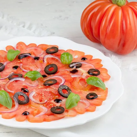 Recipe: Coeur de boeuf tomato carpaccio with black olives