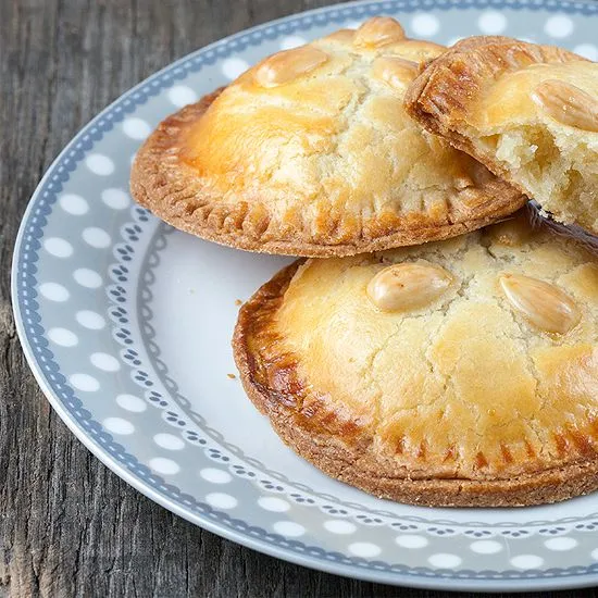 Recipe: Marzipan stuffed cookie or Dutch gevulde koeken