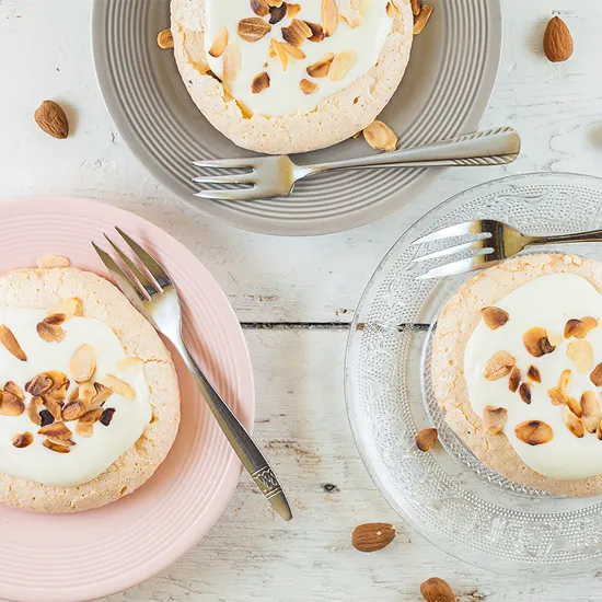 Recipe: Almond and white chocolate mini pavlova