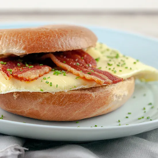 Recipe: Bacon and egg bagel