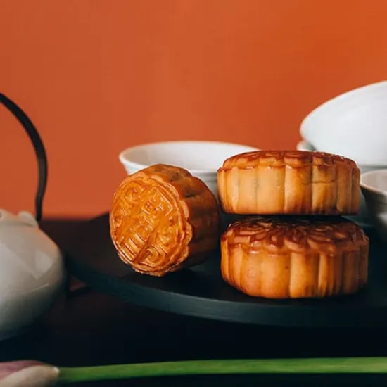 Bakery Mooncakes vs Supermarket Mooncakes in Singapore: Which Should You Buy?