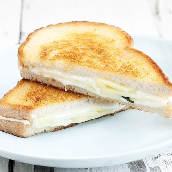 Recipe: Goat's cheese with apple and sage toastie
