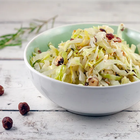 Recipe: Braised cabbage with hazelnuts