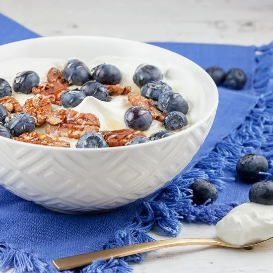 Recipe: Greek yoghurt mascarpone with blueberries and honey