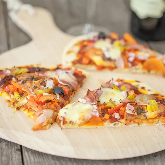 Recipe: Pizza mozzarella with ham and peppers