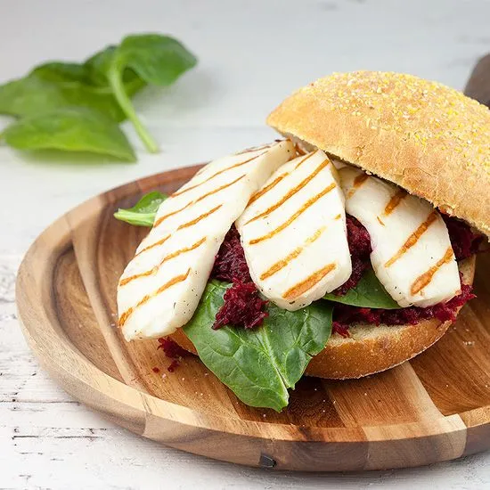 Recipe: Grilled halloumi and red beets sandwich