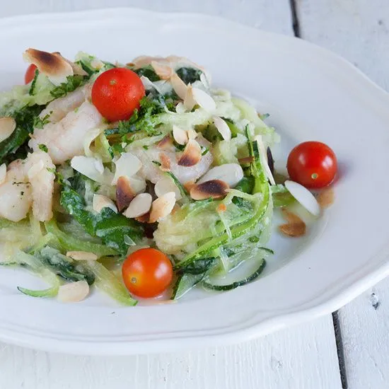 Recipe: Zucchini spaghetti with shrimps and creamy cauliflower