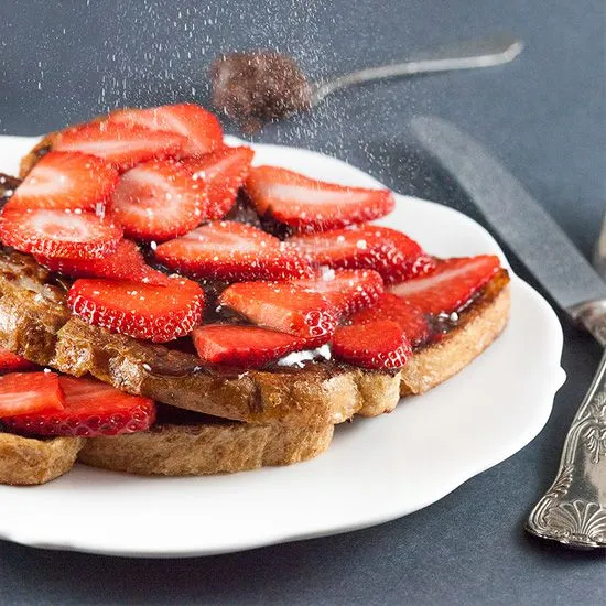 Recipe: French toast with homemade Nutella and strawberries
