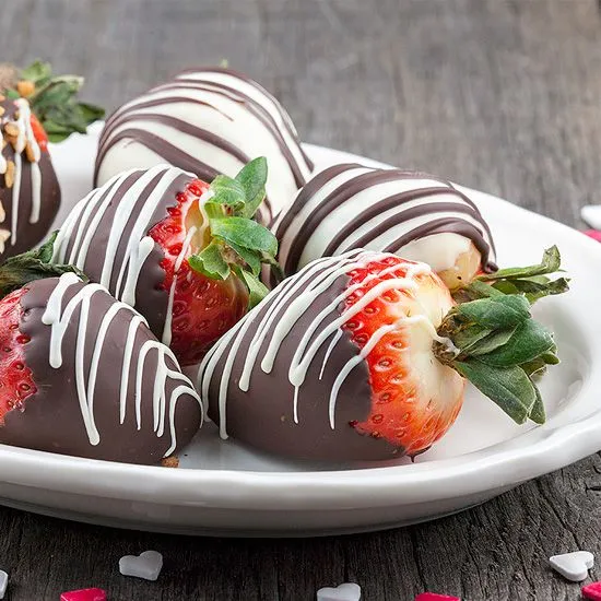 Recipe: Chocolate dipped swizzled strawberries